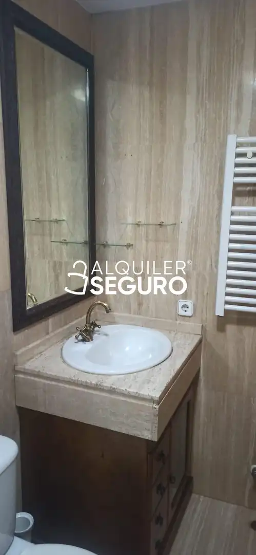 Bathroom of Flat for rent in Madrid  with Heating