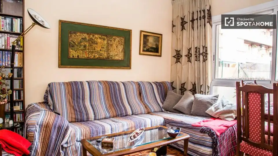 Room in El Baix Guinardó