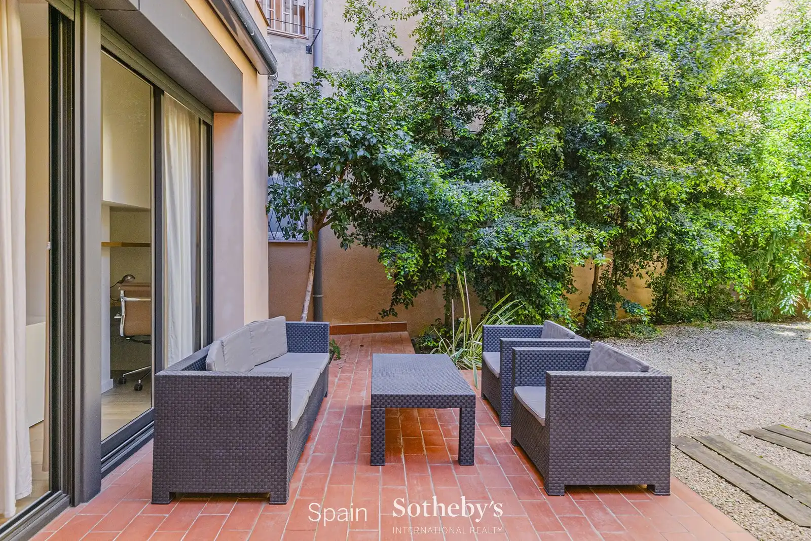 Apartamento con jardín en venta en Ciutat Vella, imagen 2