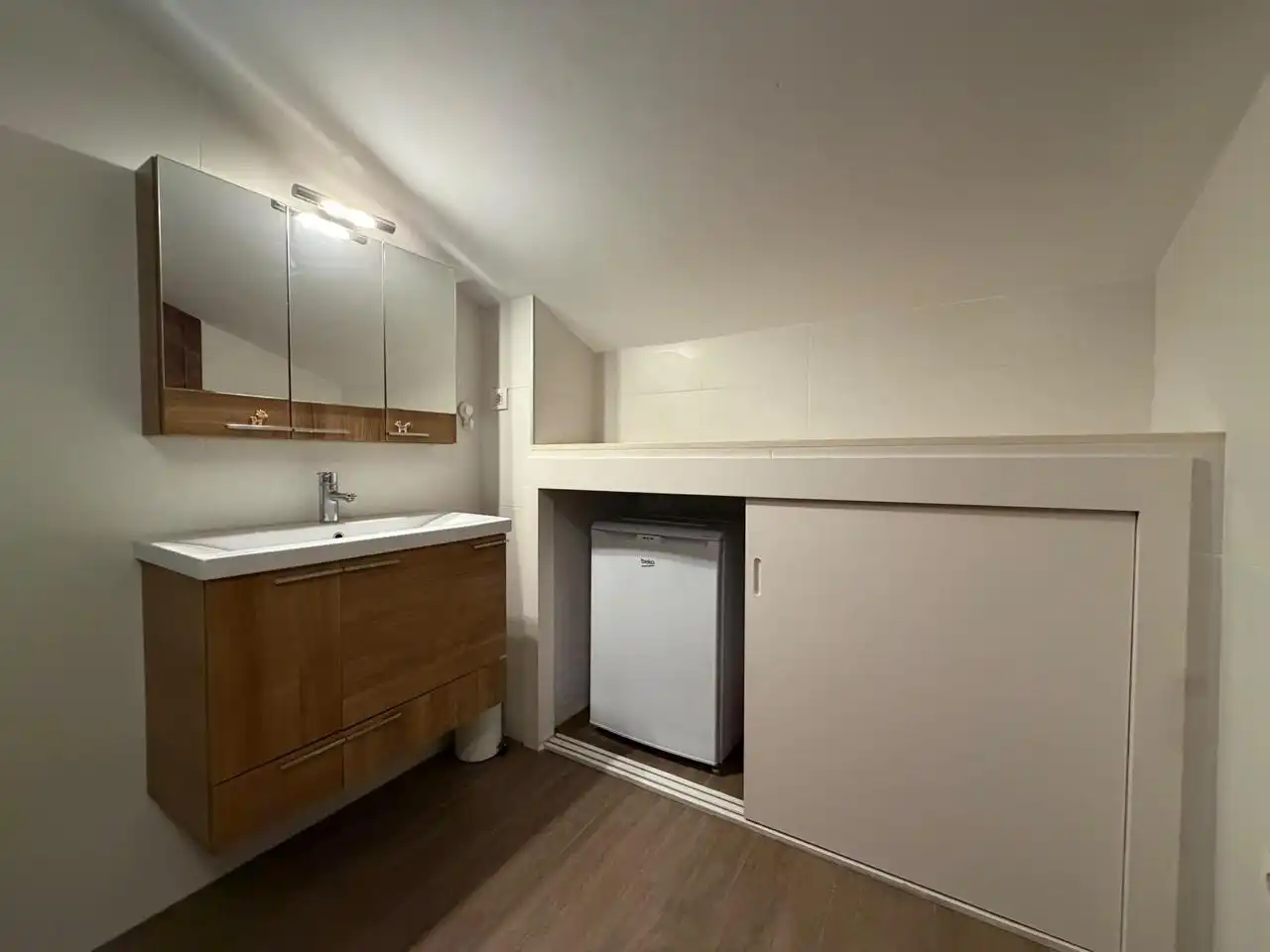Bathroom of Attic for rent in Barcelona  with Air Conditioner, Parquet flooring and Terrace