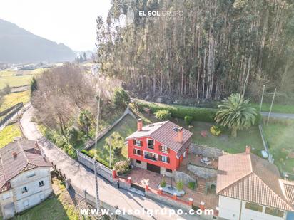 Vista exterior de Casa o xalet en venda en Pravia amb Terrassa i Balcó