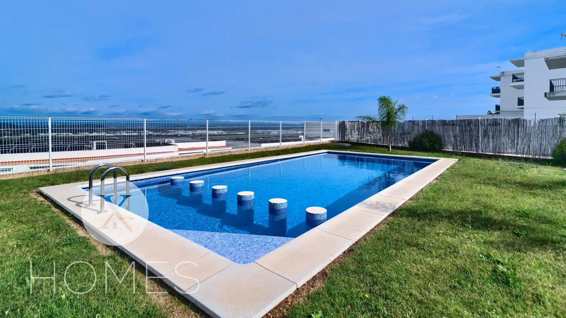 Piscina de Casa o xalet en venda en Chiva amb Aire condicionat, Jardí privat i Terrassa