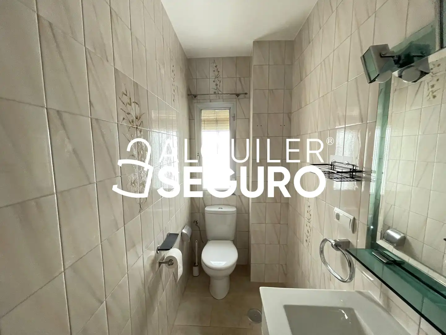 Bathroom of Flat for rent in Madrid  with Air Conditioner, Heating and Terrace