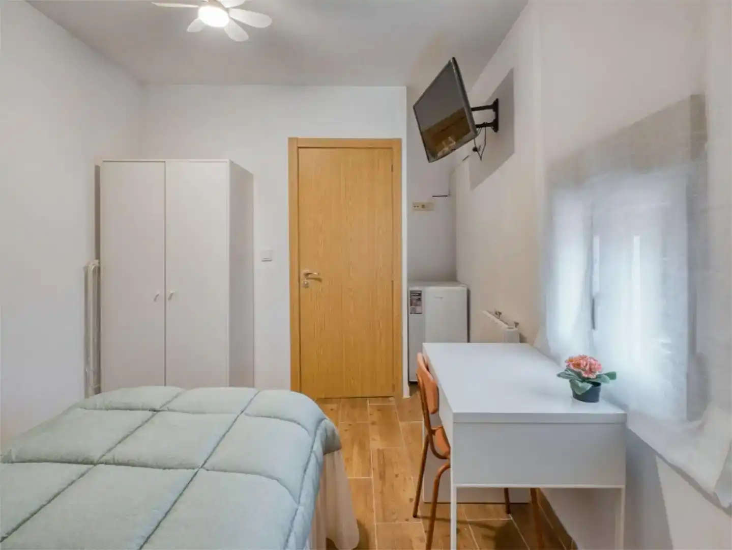 Bedroom of Study for rent in Estremera  with Air Conditioner, Furnished and Balcony