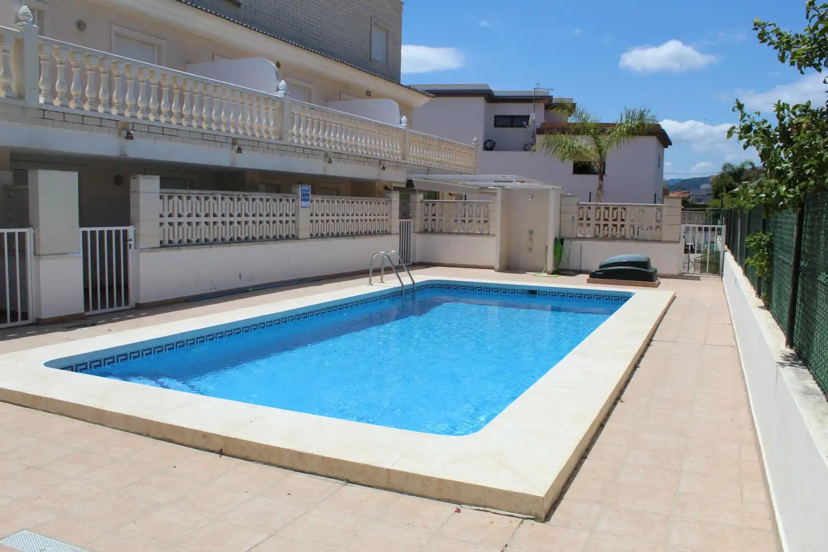 Schwimmbecken von Maisonette zur Miete in Oliva mit Klimaanlage, Terrasse und Möbliert