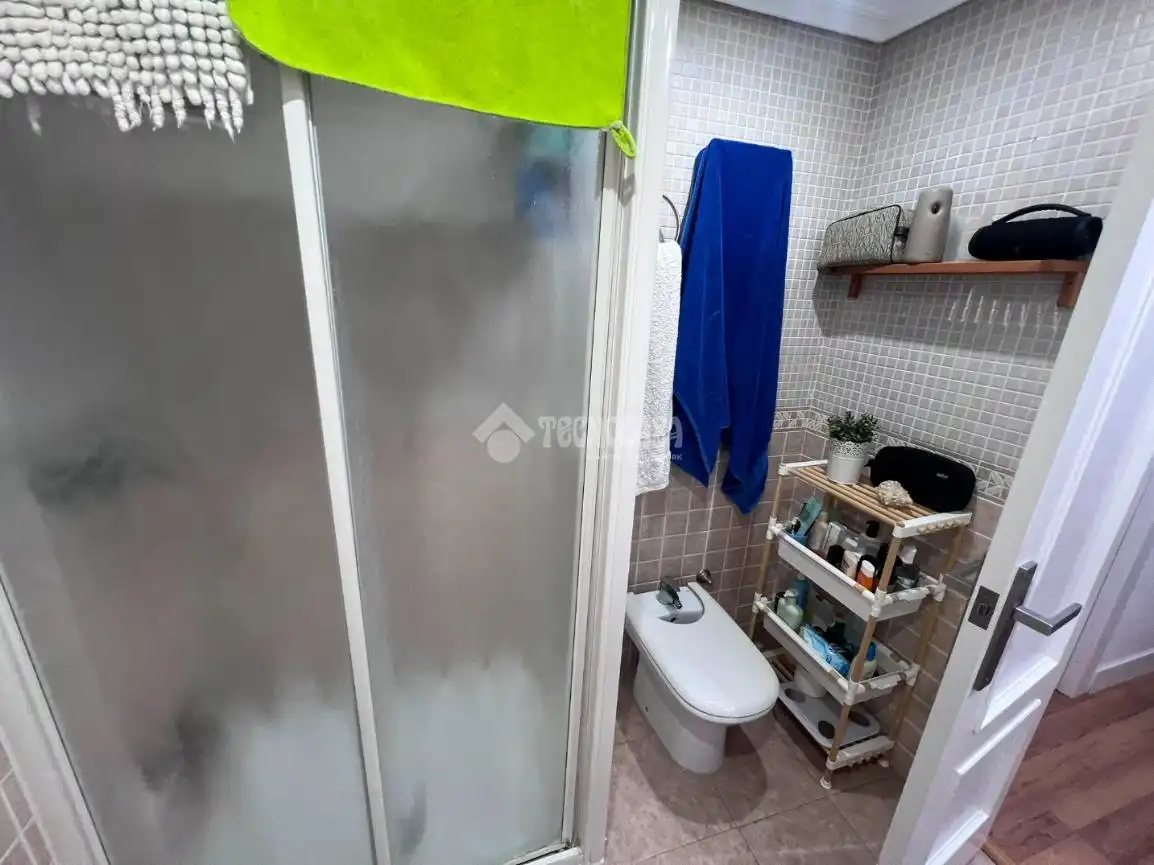 Bany de Casa adosada en venda en Jaén amb Aire condicionat i Piscina