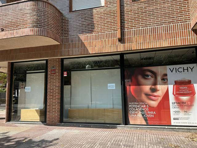 Local comercial en Venta en Castillo de Lantaron, 18 en Ariznabarra