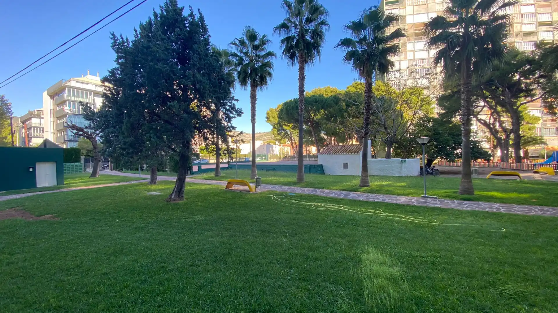 Vista exterior de Apartament en venda en Benicasim / Benicàssim amb Jardí privat, Terrassa i Moblat