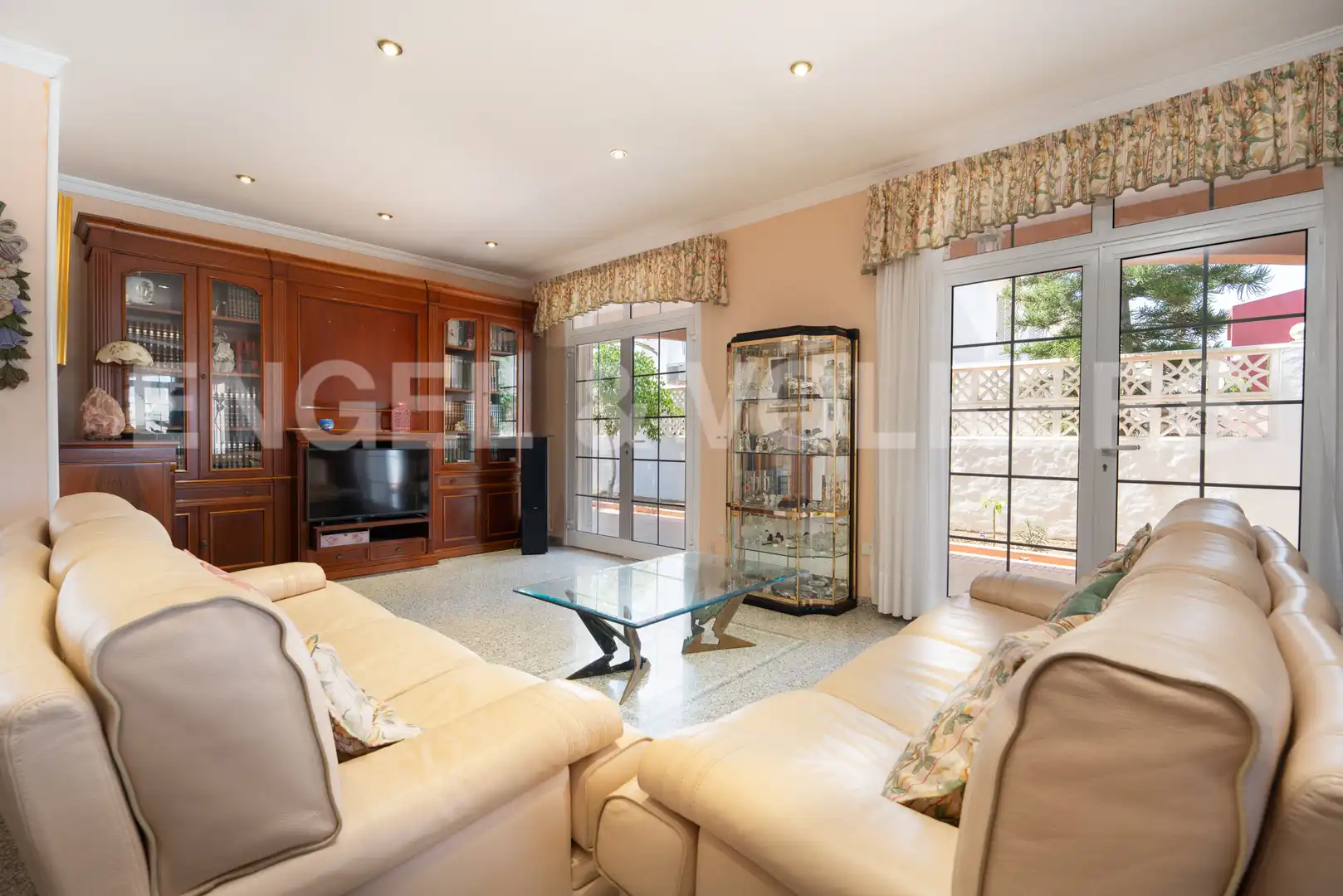 Sala d'estar de Casa o xalet en venda en Mogán amb Calefacció, Jardí privat i Terrassa