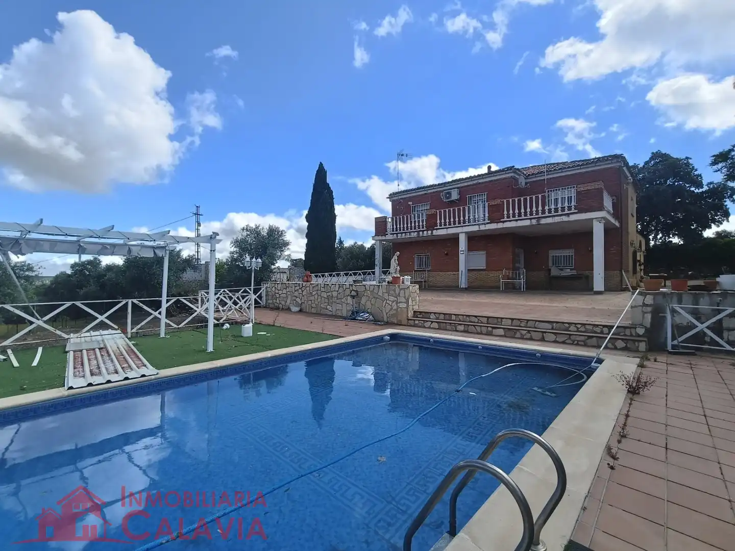 Xalet amb piscina en venda a Baeza