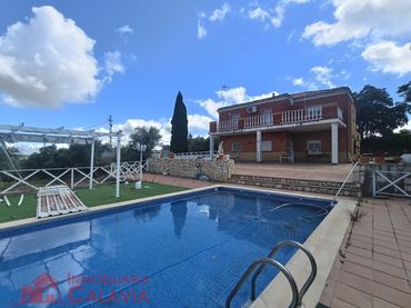 Villa con piscina in vendita a Baeza