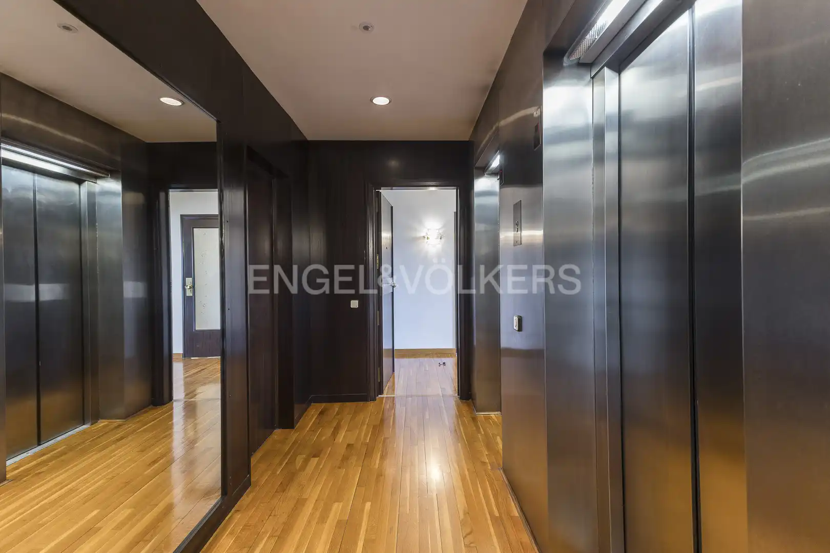 Flat for sale in Barcelona  with Air Conditioner, Heating and Private garden