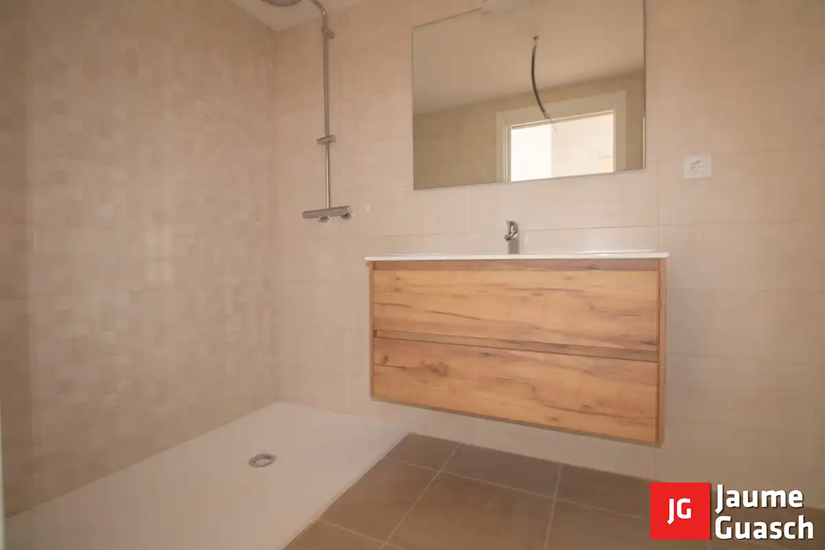Bany de Àtic en venda en Torredembarra amb Calefacció, Parquet i Terrassa