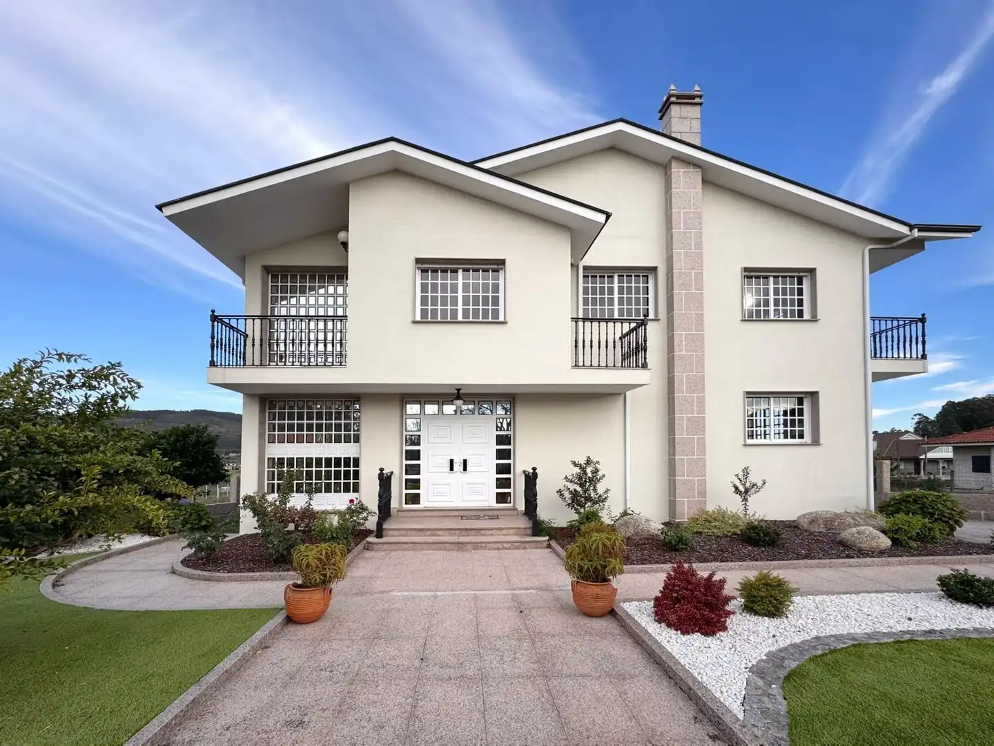 Vista exterior de Casa o chalet en venta en Barro con Calefacción, Jardín privado y Terraza