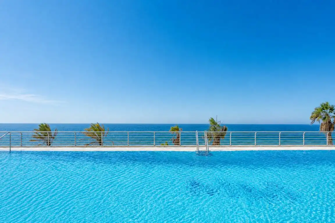 Piscina de Apartament en venda en Marbella amb Aire condicionat, Calefacció i Terrassa