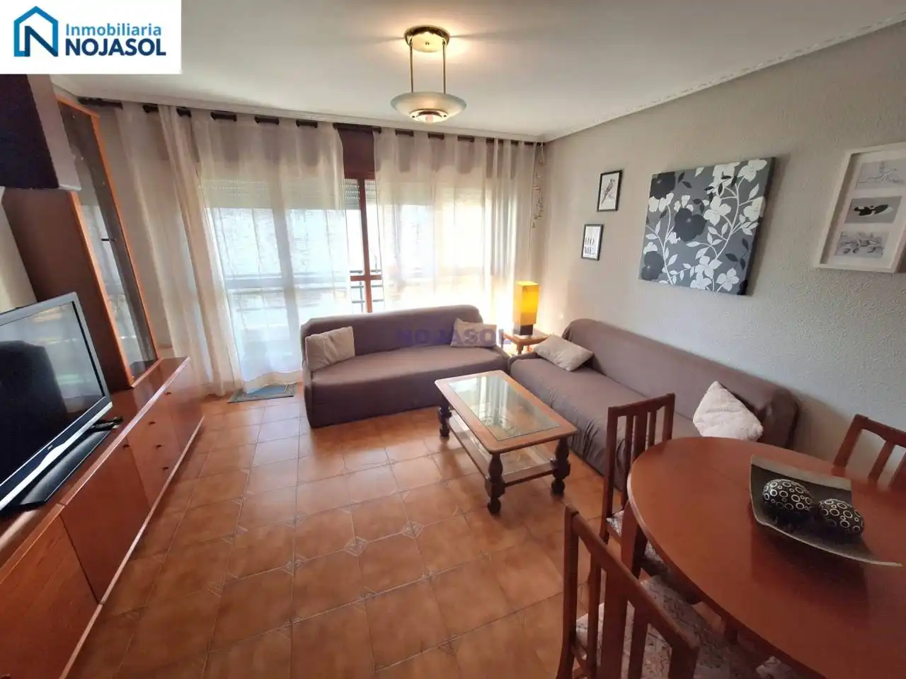 Sala d'estar de Dúplex de lloguer en Noja amb Calefacció, Terrassa i Moblat