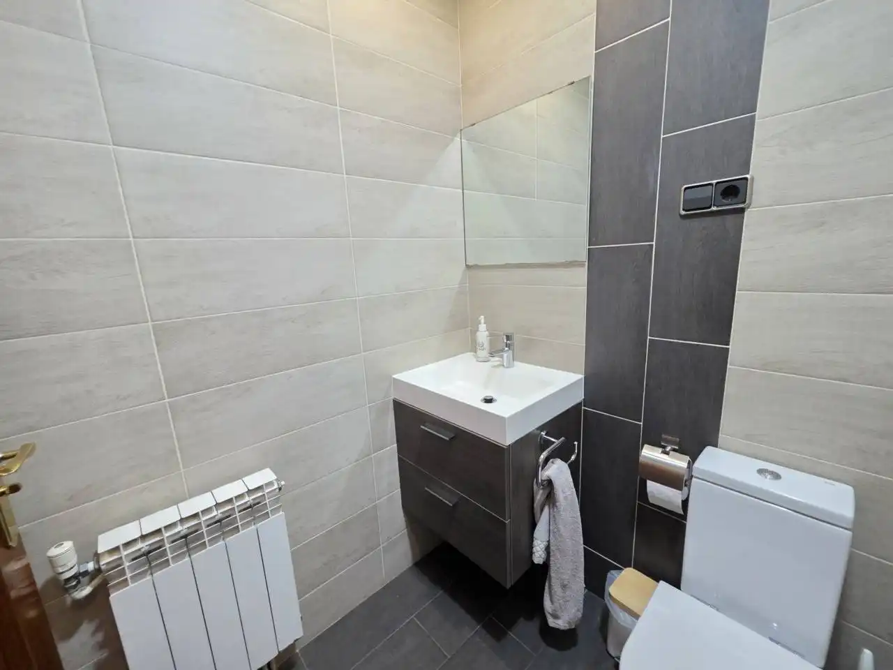 Baño de Casa o chalet en venta en Montcada i Reixac con Aire acondicionado, Calefacción y Jardín privado