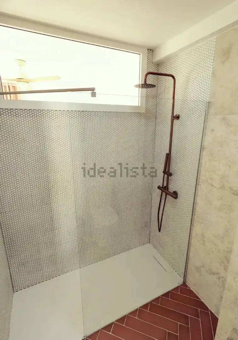 Bathroom of Flat for rent in Valencia  with Air Conditioner, Heating and Furnished