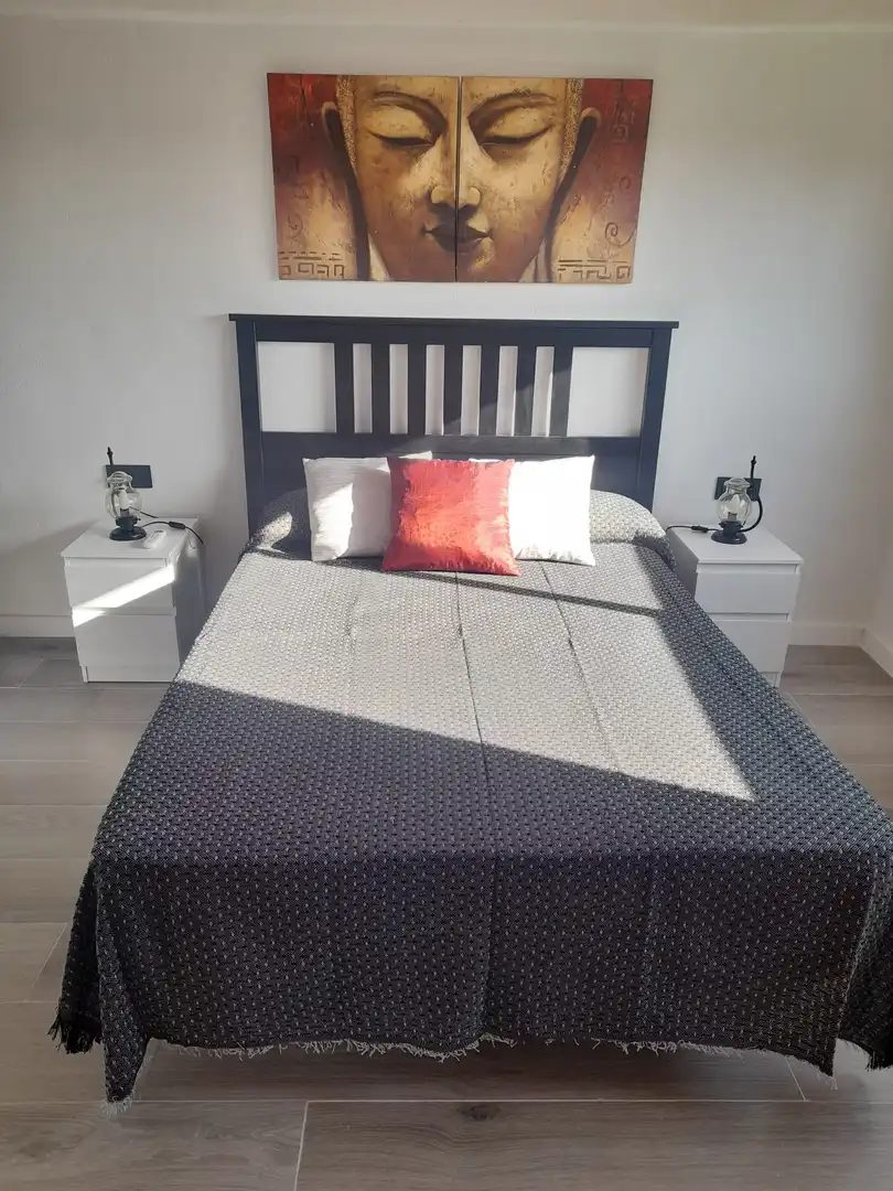 Habitación de Casa o chalet en venta en Brenes con Aire acondicionado, Jardín privado y Piscina