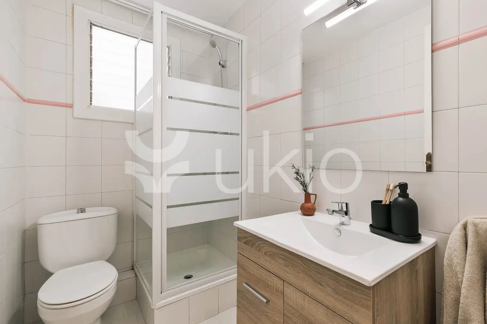 Baño de Apartamento de alquiler en Barcelona con Calefacción, Terraza y Amueblado