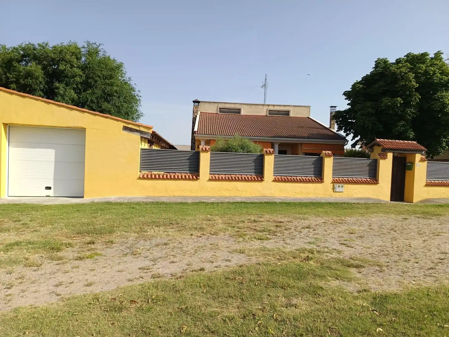 Vista exterior de Casa o chalet en venta en La Pedraja de Portillo  con Calefacción, Jardín privado y Piscina