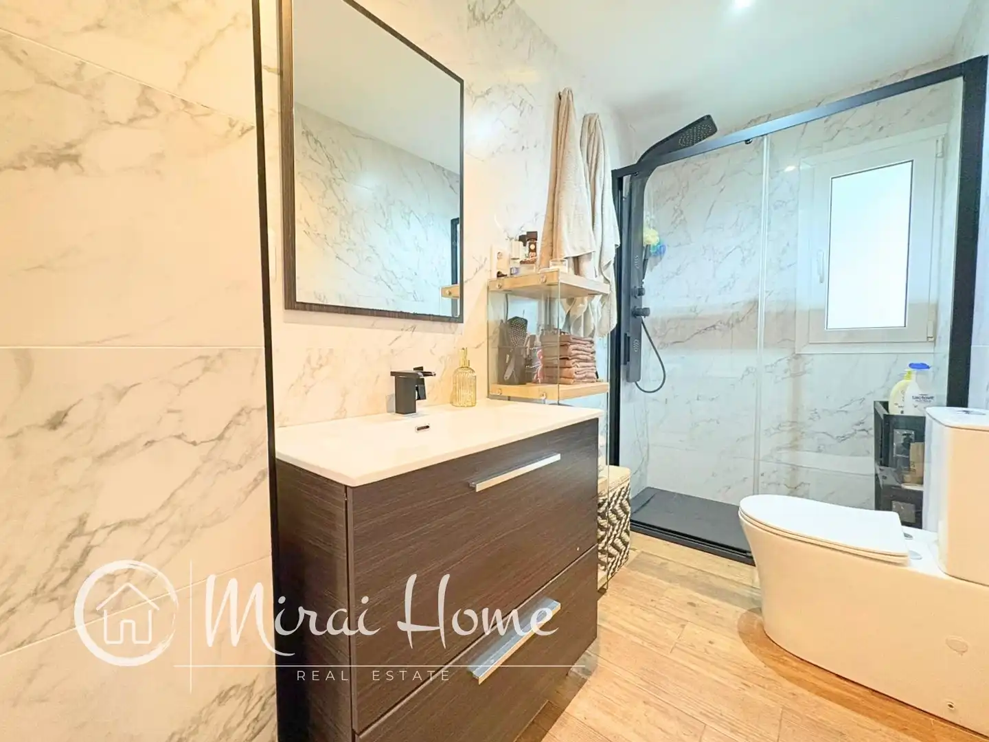Badezimmer von Wohnung zum Verkauf in Mollet del Vallès mit Klimaanlage, Heizung und Parkett