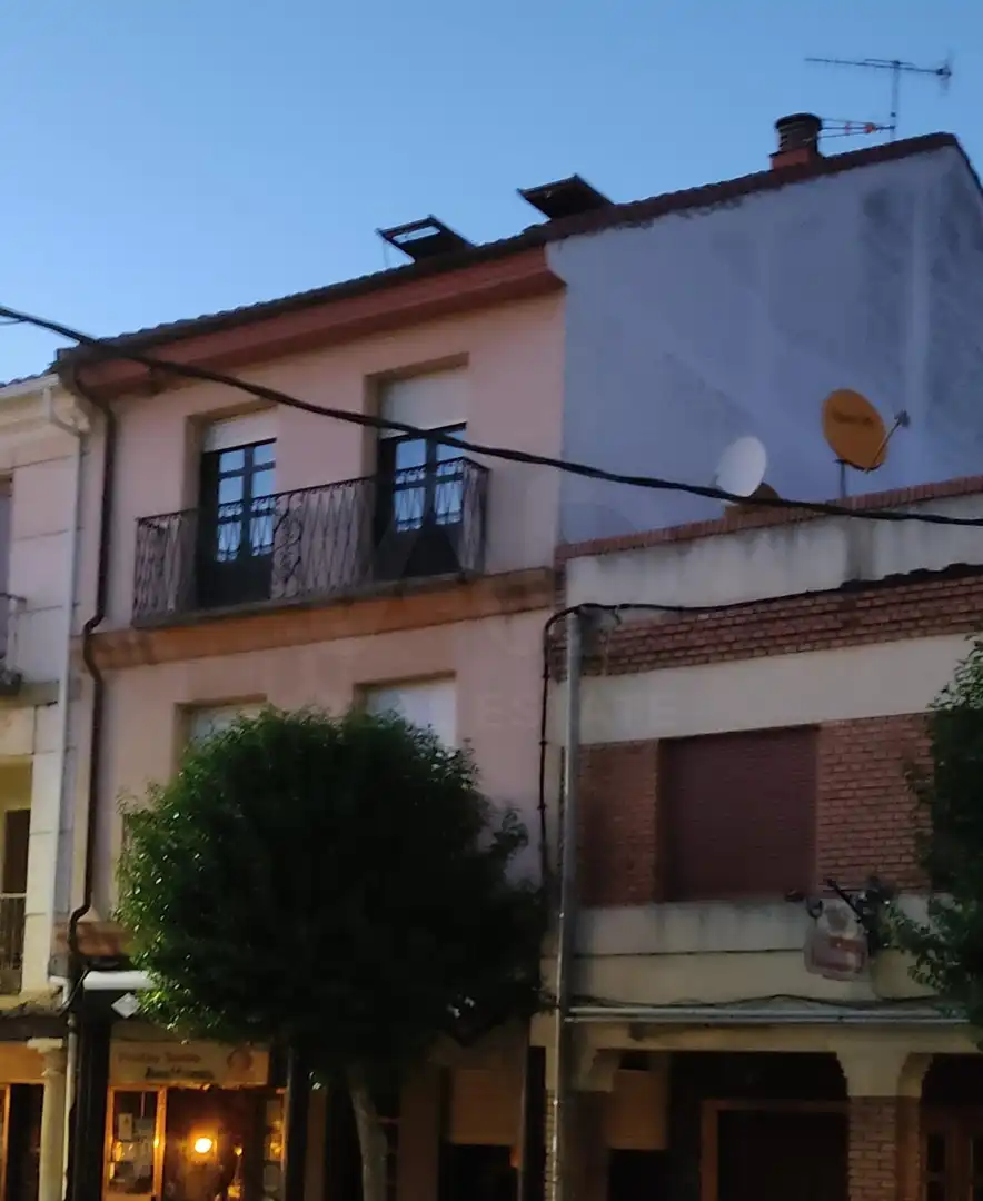 Vista exterior de Edificio en venta en Sahagún
