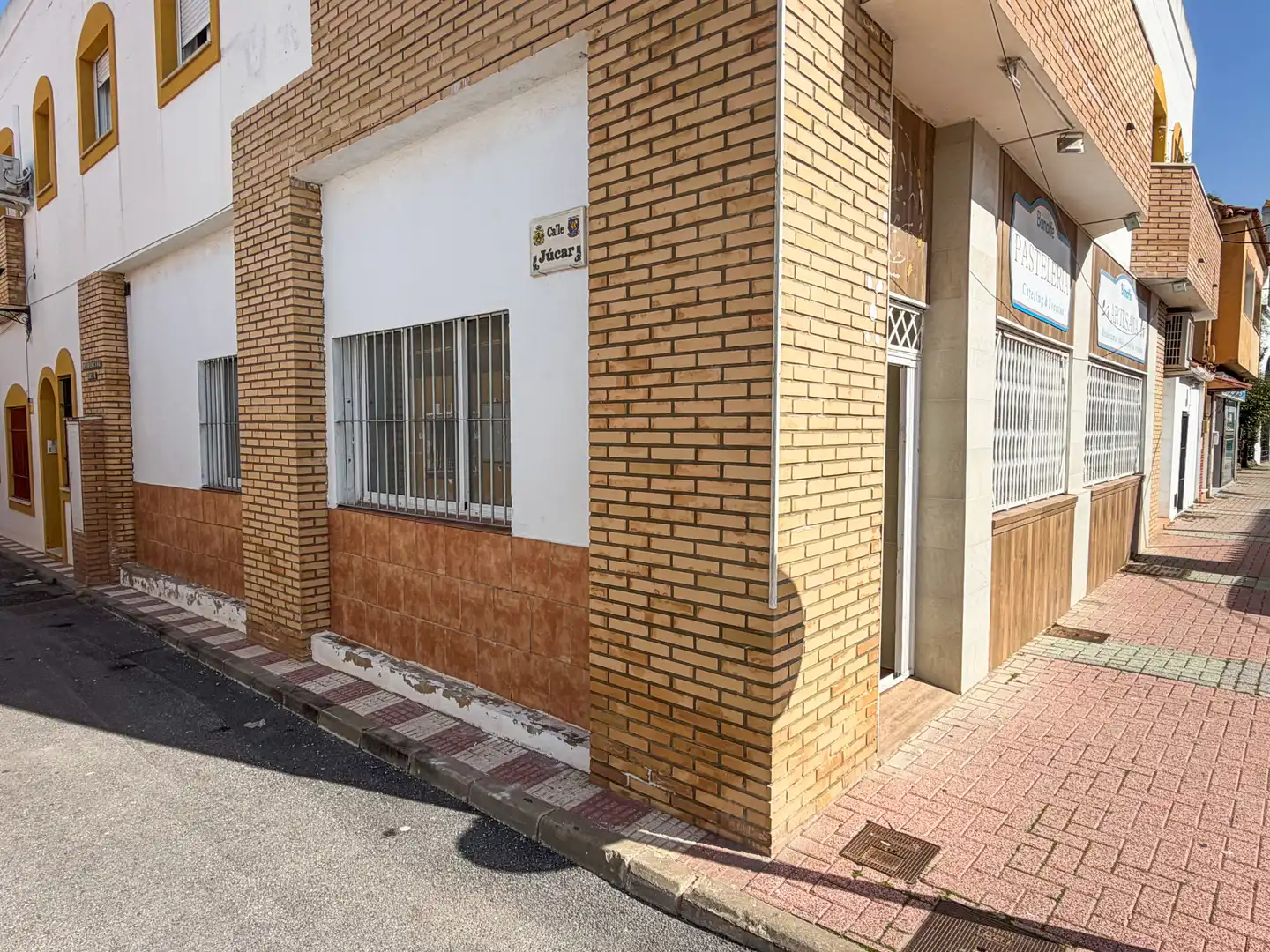 Vista exterior de Local en venta en Los Barrios con Aire acondicionado