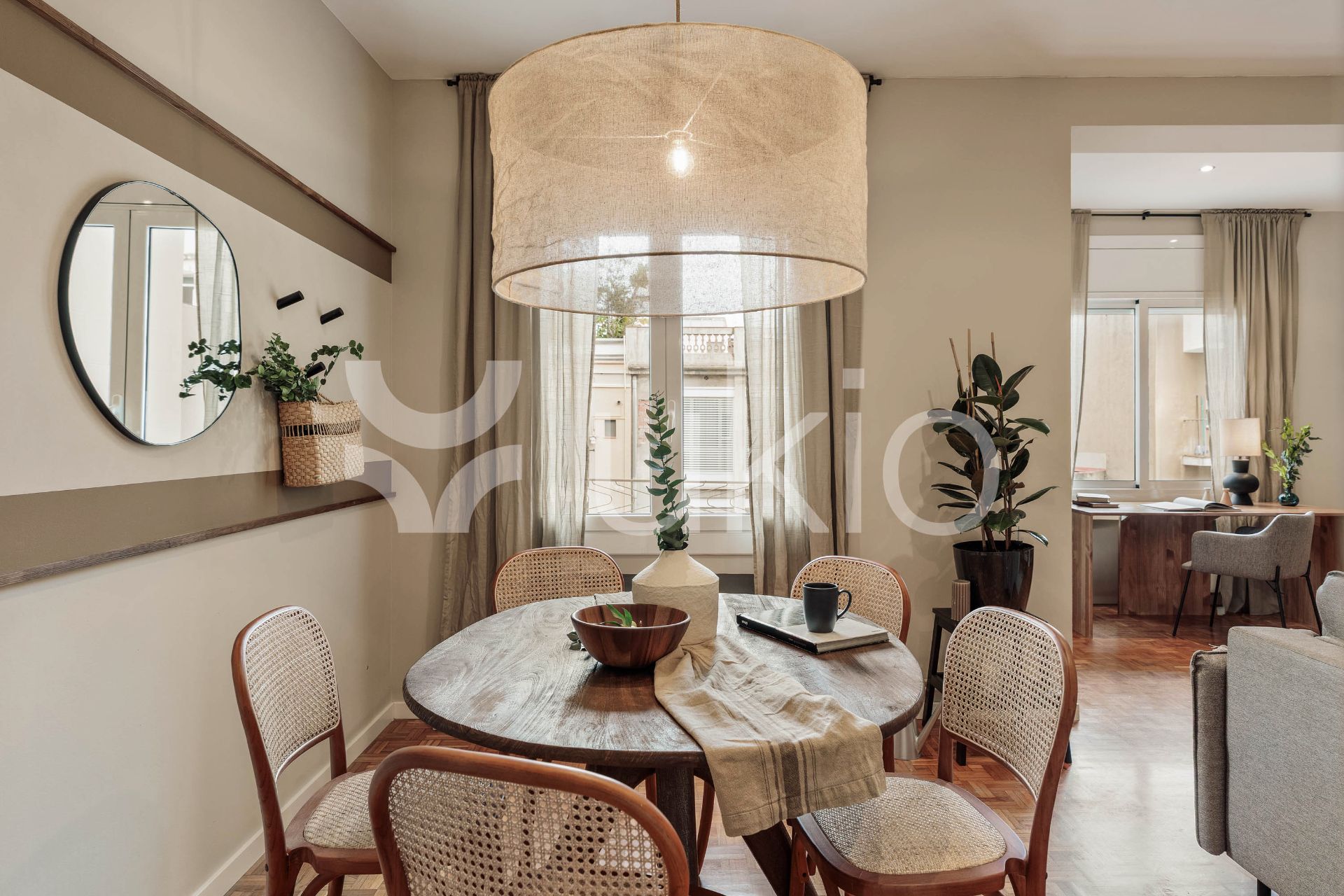 Menjador de Apartament de lloguer en  Barcelona Capital amb Aire condicionat, Calefacció i Moblat