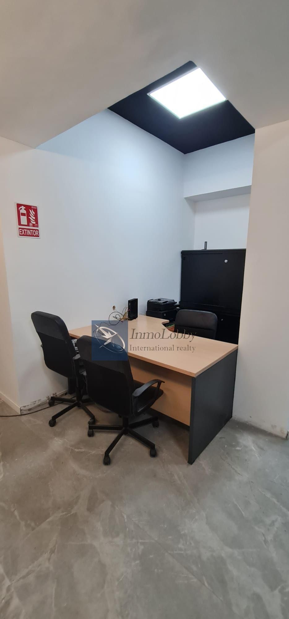 Office for sale in Santa Coloma de Gramenet  with Air Conditioner