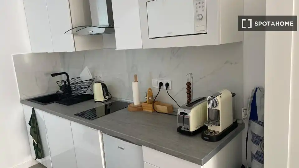 Cuina de Pis de lloguer en Sueca amb Aire condicionat, Calefacció i Moblat