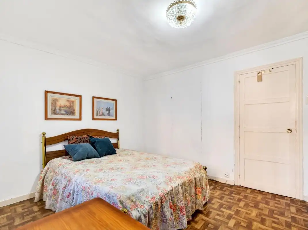 Habitación de Planta baja en venta en Madrid con Calefacción