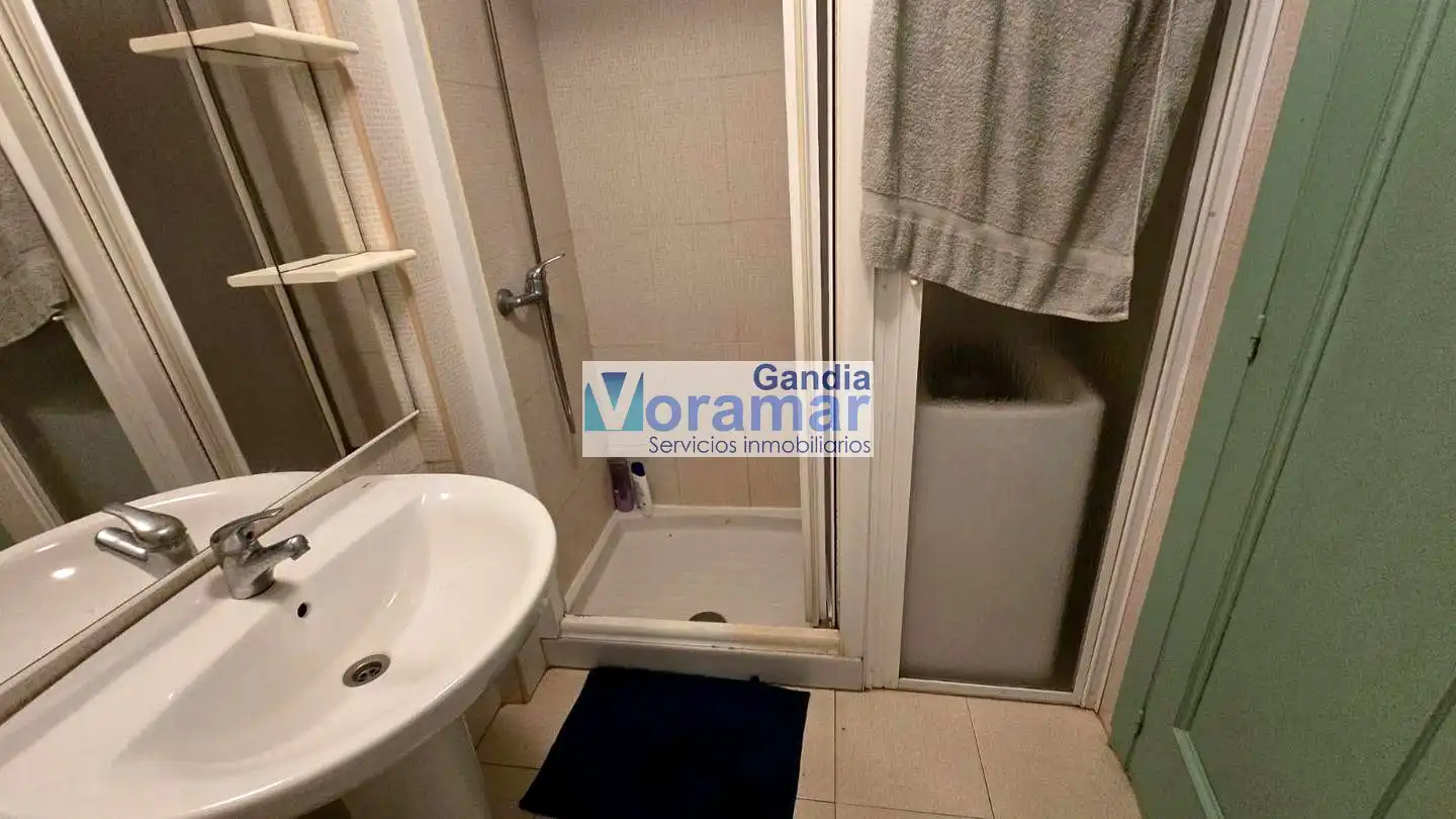 Baño de Apartamento en venta en Gandia con Amueblado y Piscina comunitaria
