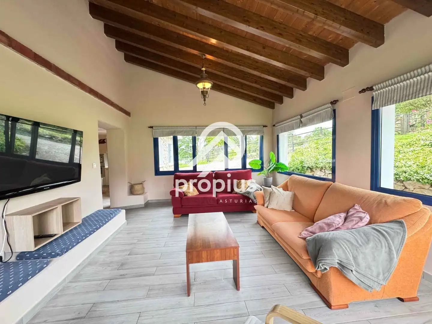 Sala de estar de Casa o chalet en venta en Ribadesella con Calefacción, Jardín privado y Terraza