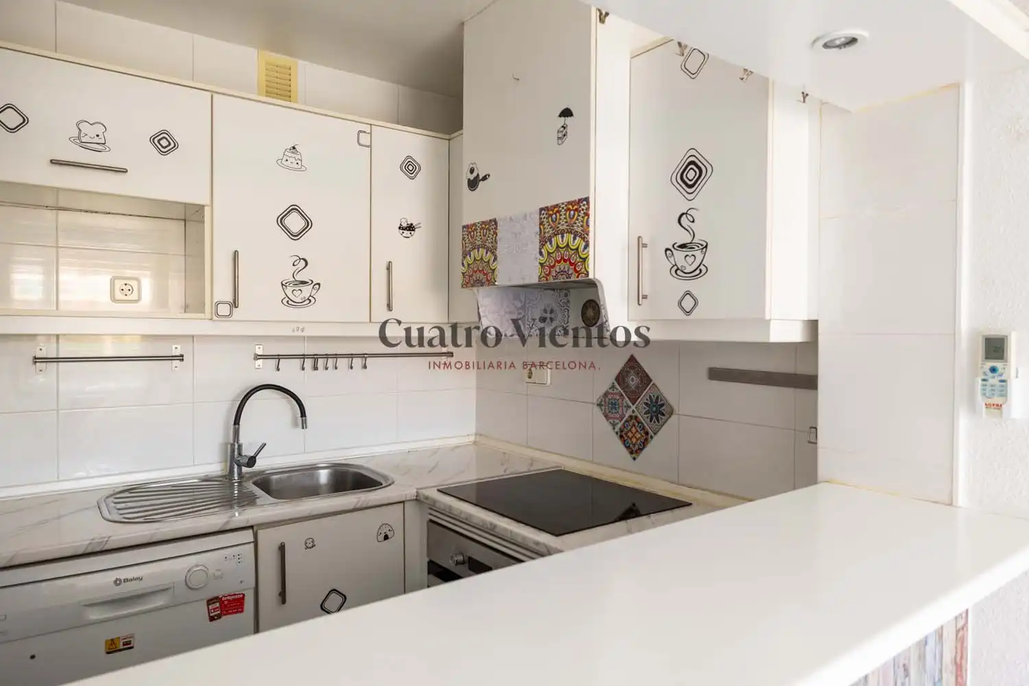 Kitchen of Flat for sale in Barcelona  with Air Conditioner, Heating and Oven