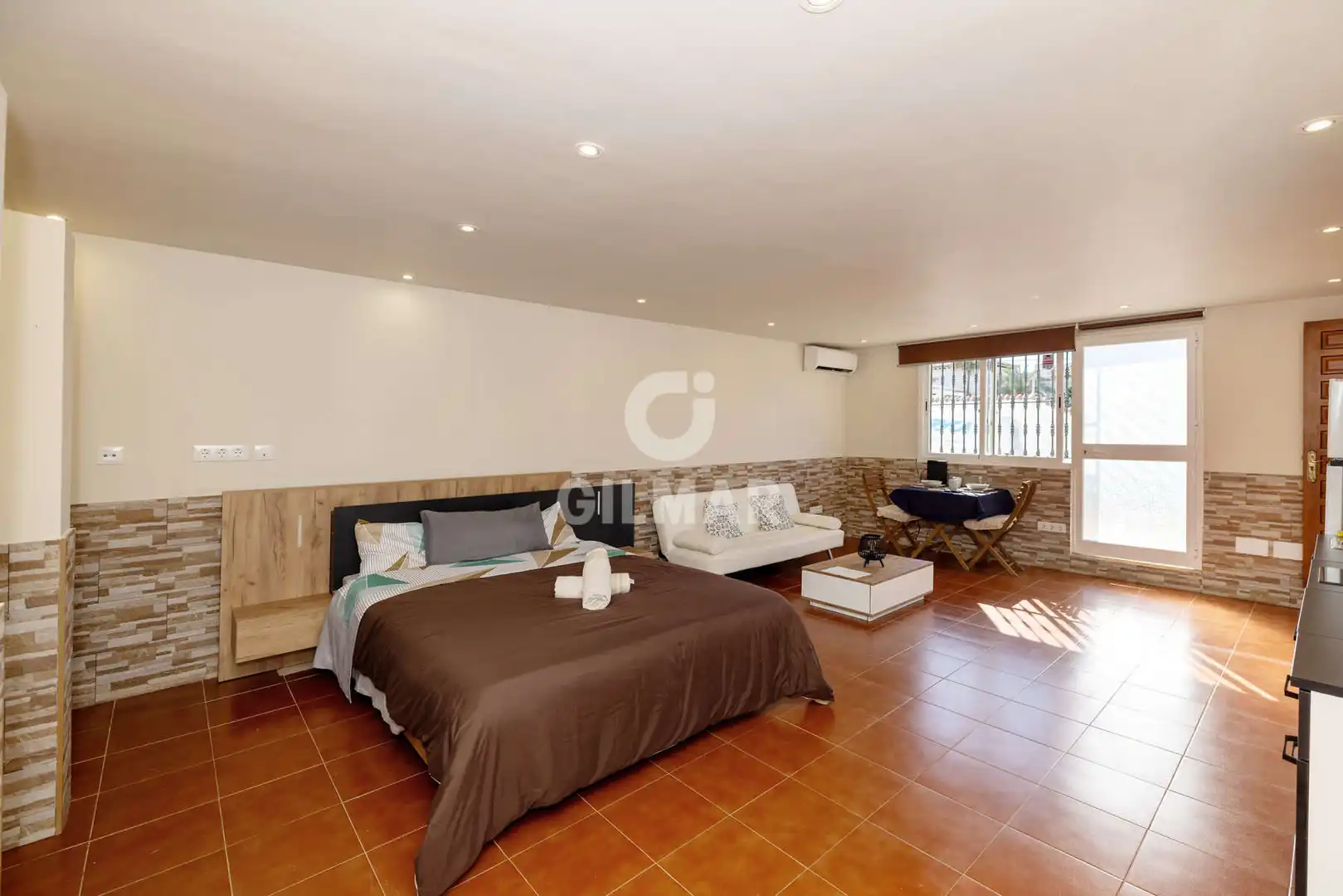 Vista exterior de Casa o xalet en venda en Estepona amb Calefacció, Jardí privat i Piscina