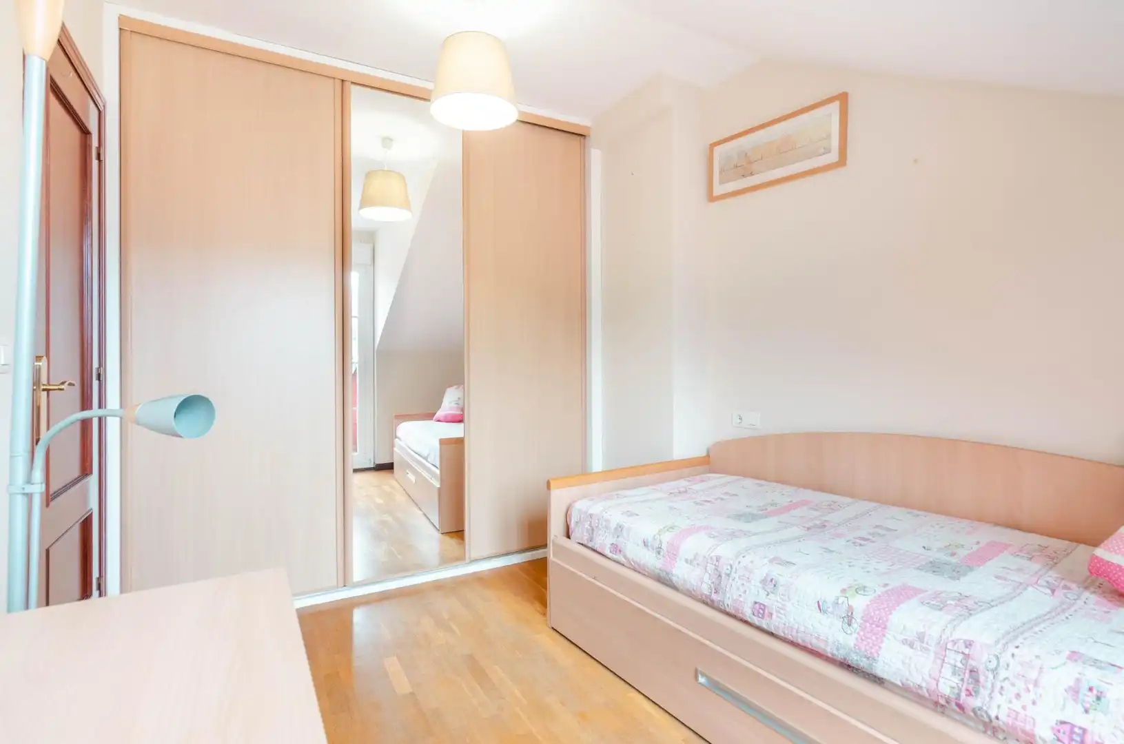 Habitación de Piso en venta en Mieres (Asturias) con Calefacción, Amueblado y Balcón