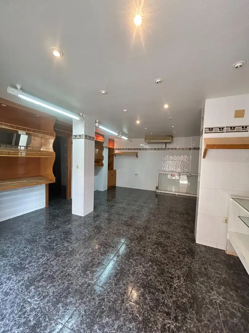 Local en venda en Cartagena amb Aire condicionat i Moblat