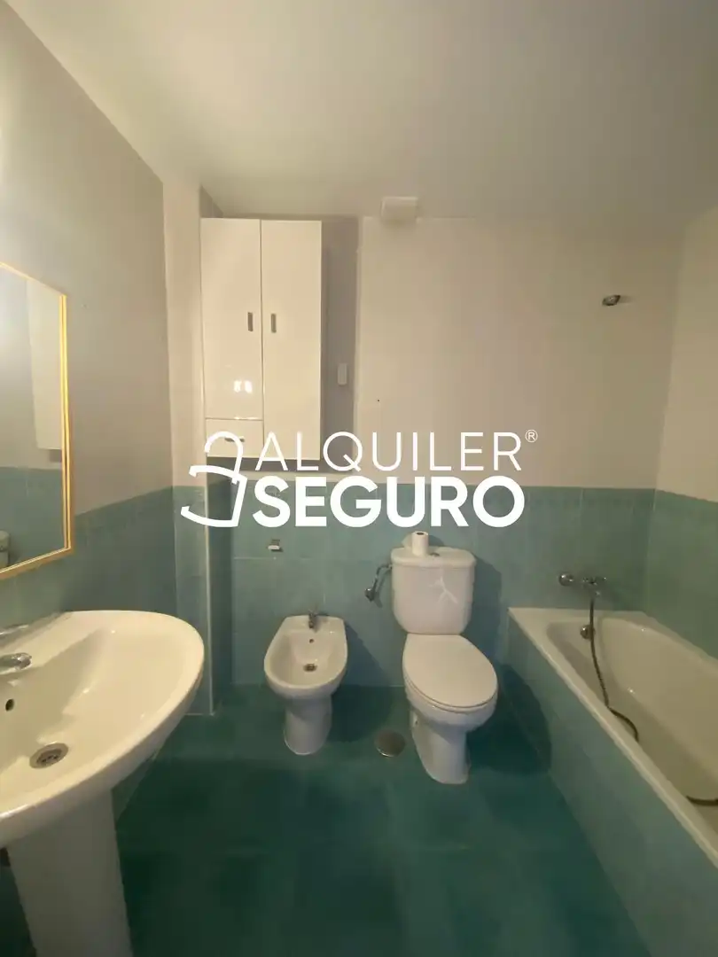 Badezimmer von Wohnung zur Miete in Guadalajara mit Klimaanlage, Heizung und Schwimmbad