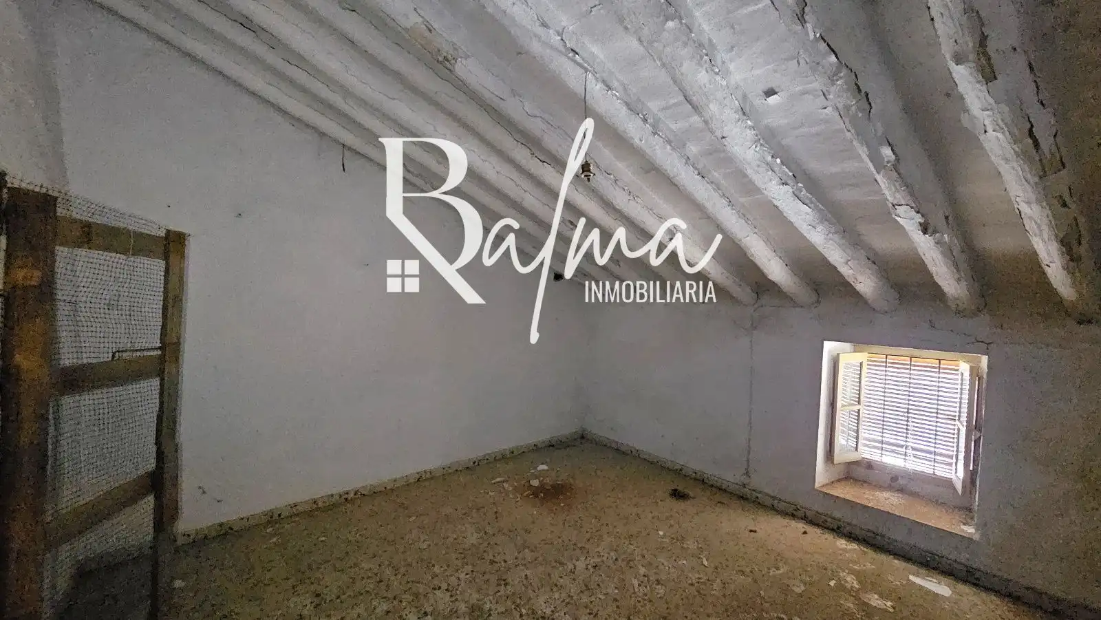 Casa adosada en venta en Alfarnate