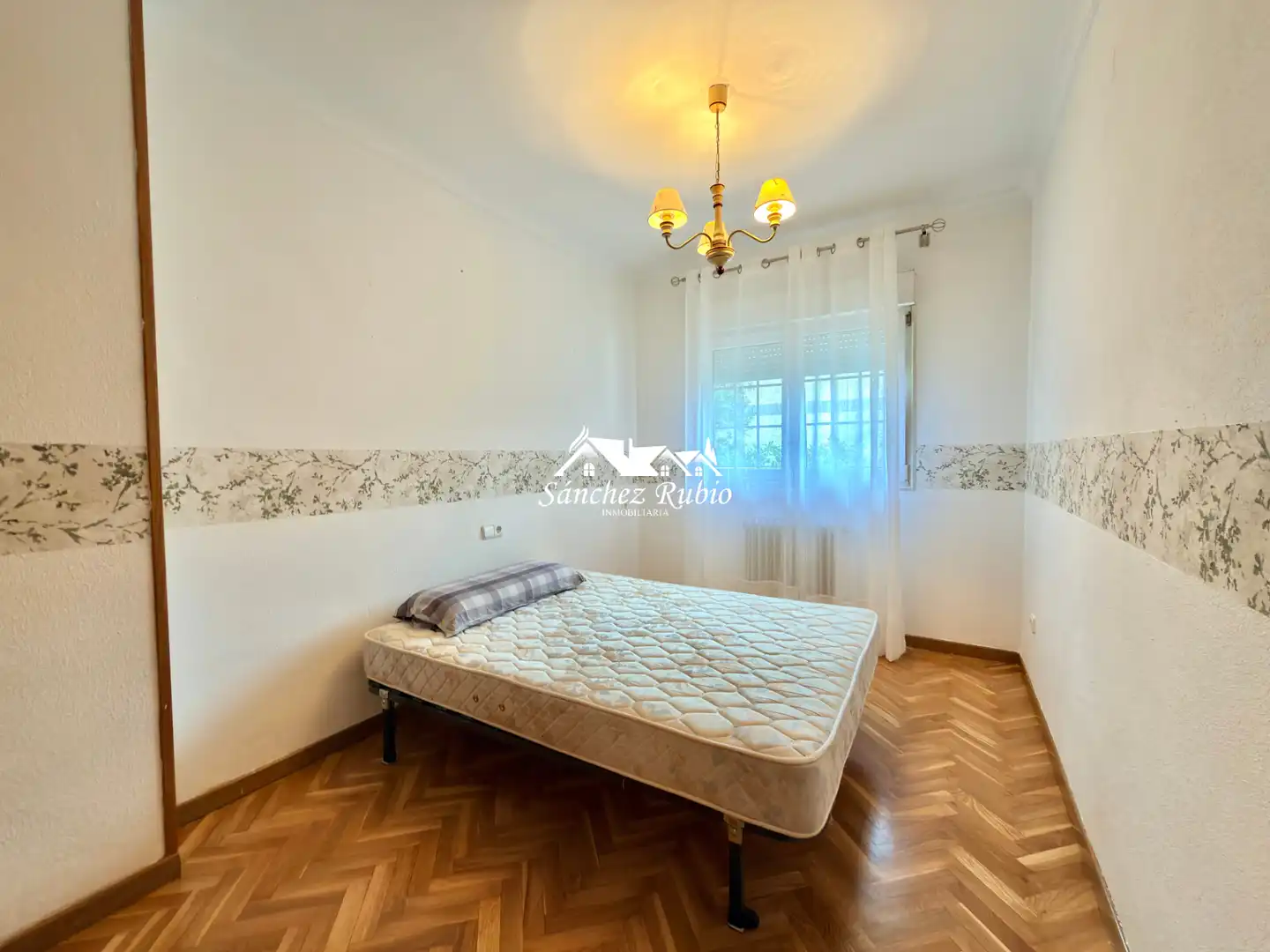 Schlafzimmer von Einfamilien-Reihenhaus zur Miete in Torrelodones mit Heizung, Privatgarten und Parkett