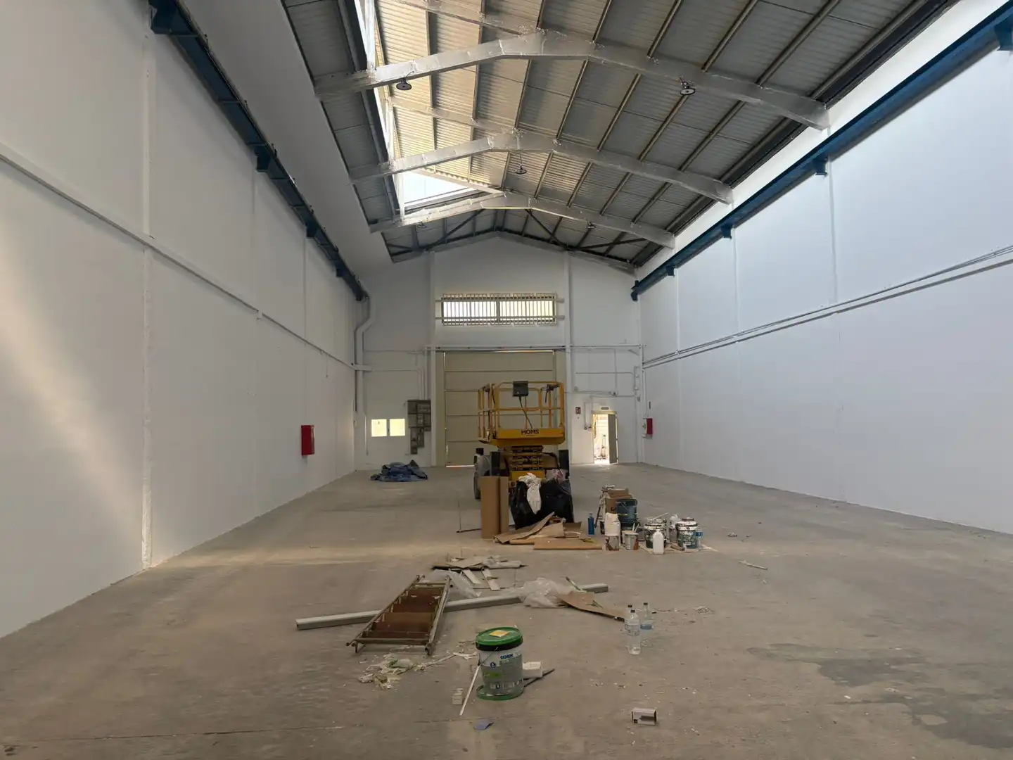 Nau industrial de lloguer en Badalona amb Calefacció i Alarma