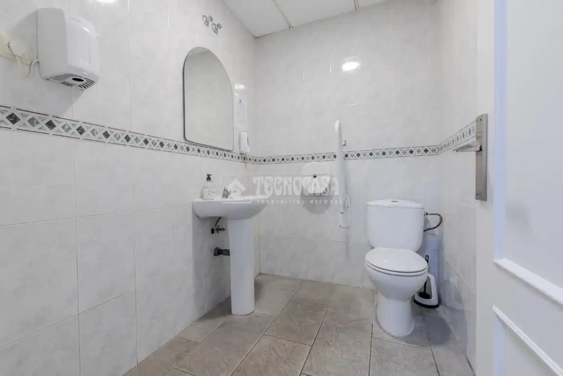 Baño de Local en venta en Salobreña