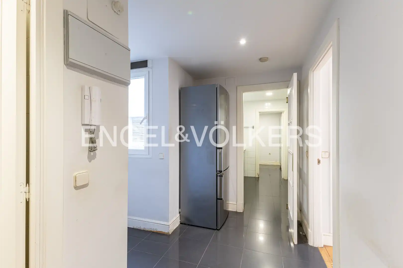 Piso en venta en Madrid con Calefacción, Terraza y Trastero