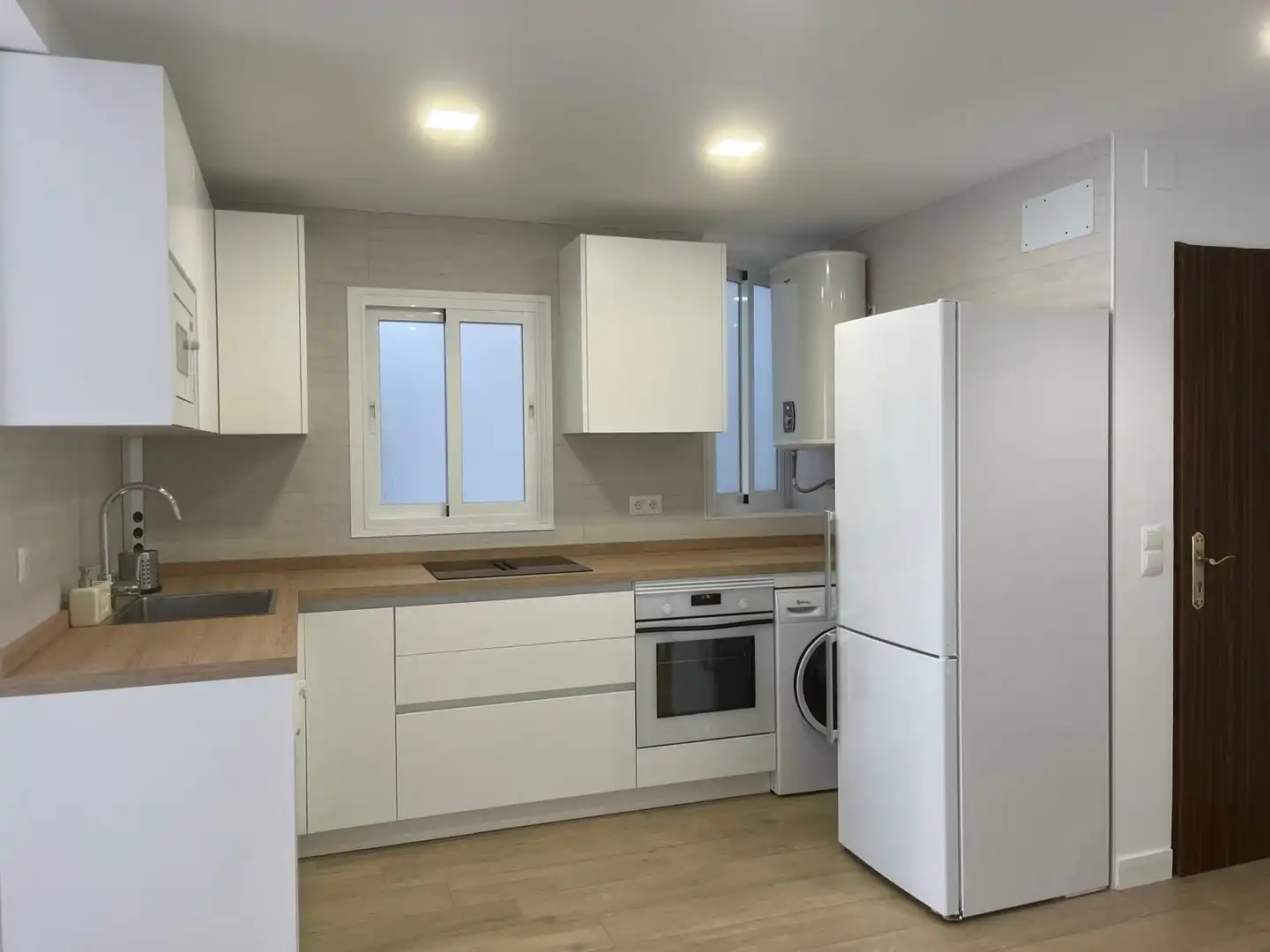 Cocina de Piso de alquiler en Vélez-Málaga con Aire acondicionado