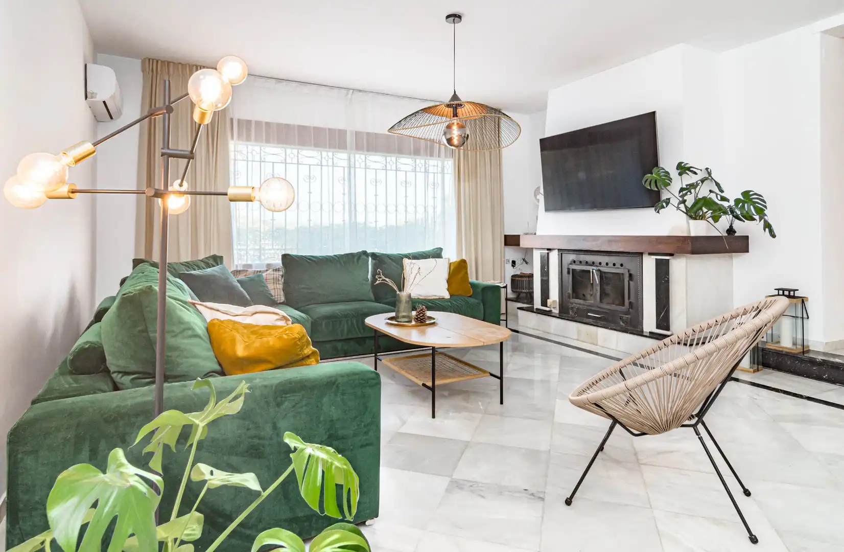 Sala d'estar de Casa o xalet de lloguer en Marbella amb Aire condicionat, Jardí privat i Parquet