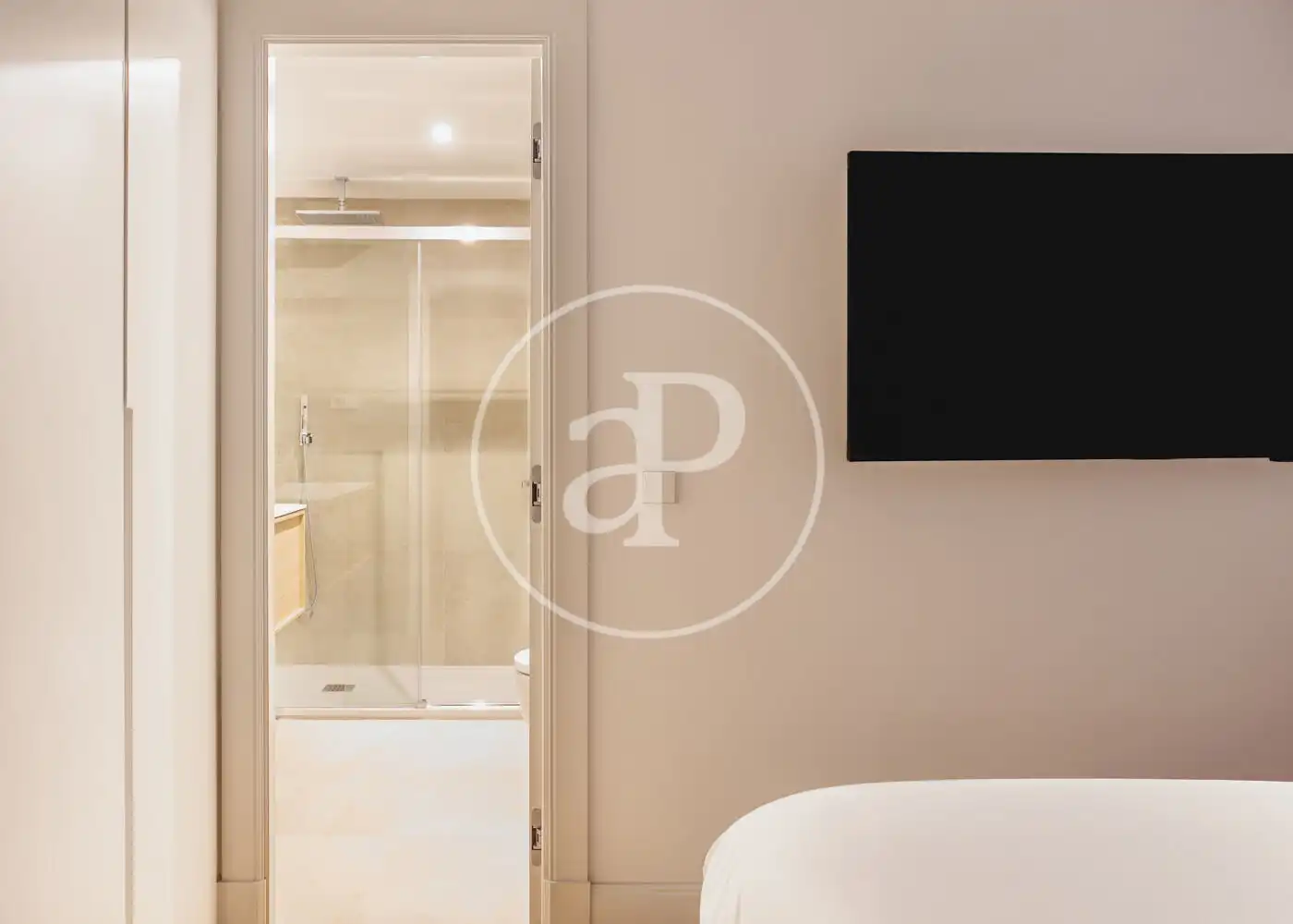 Bathroom of Flat for rent in Madrid  with Air Conditioner, Heating and Furnished