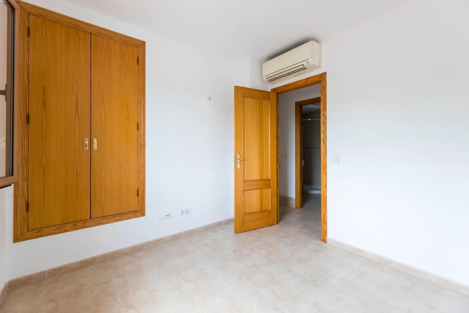 Casa adosada de alquiler en  Palma de Mallorca con Aire acondicionado, Terraza y Alarma