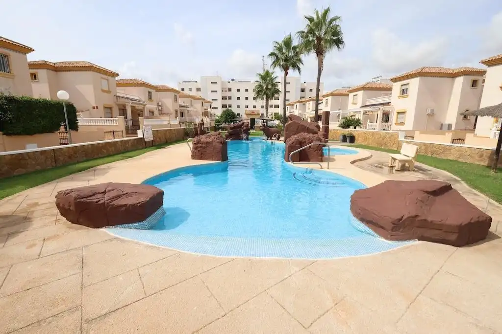 Maison mitoyenne avec piscine à louer à Calle ESTRAGON, imagen 23
