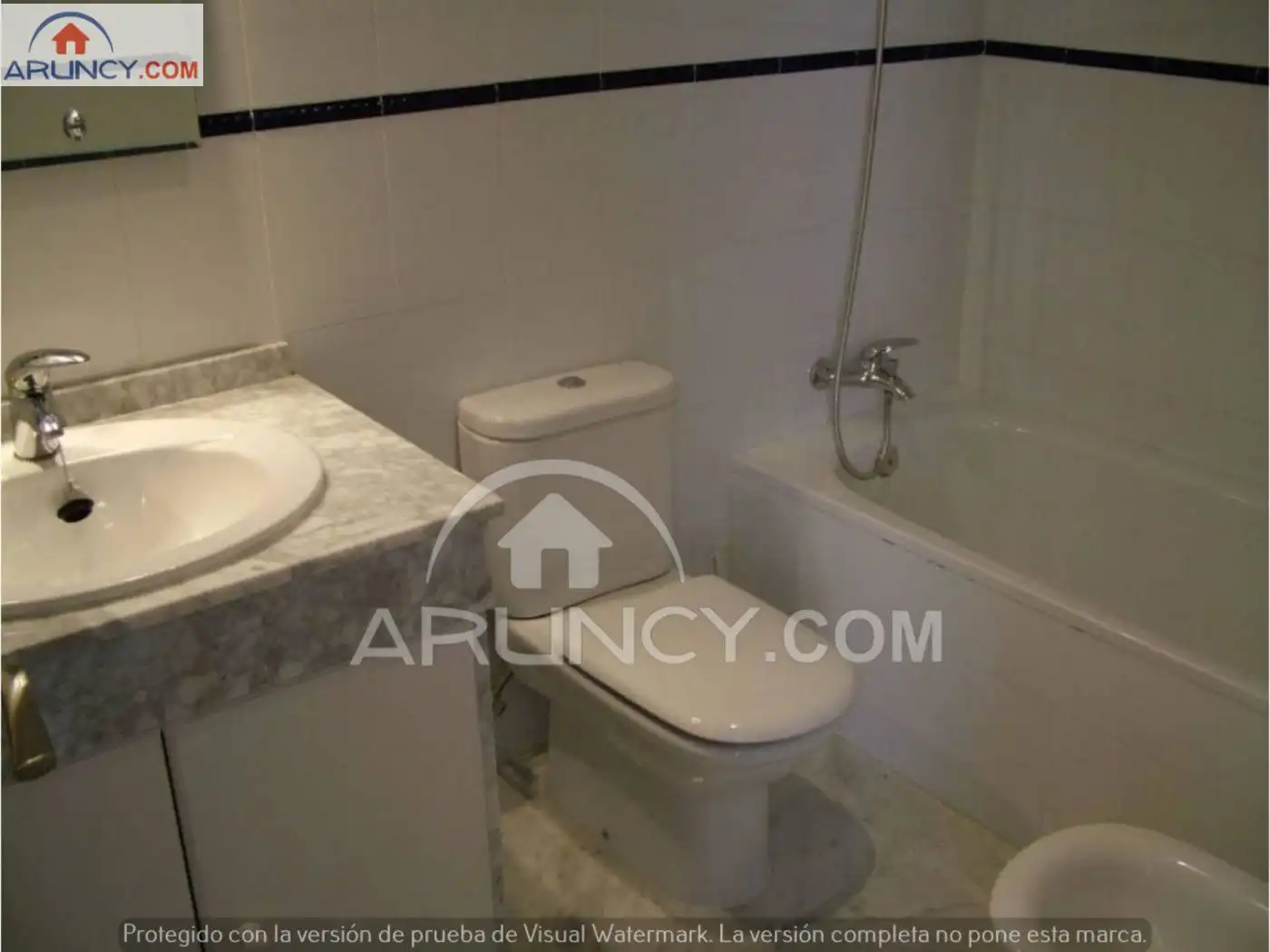 Baño de Dúplex de alquiler en Sevilla con Aire acondicionado, Calefacción y Terraza
